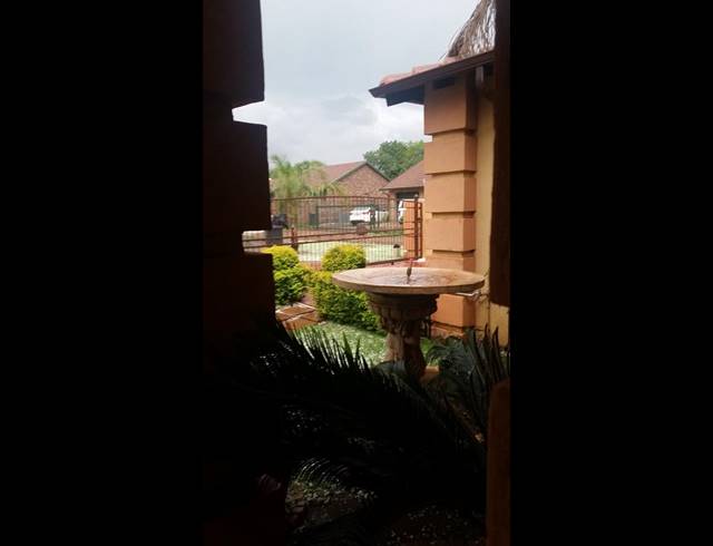 5 BEDROOM HOUSE FOR SALE IN ROOIHUISKRAAL NORTH